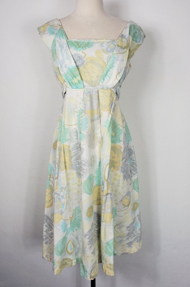 Vintage Dresses & Skirts - 1950s Lord & Taylor Pale Floral Cotton Blend Dress